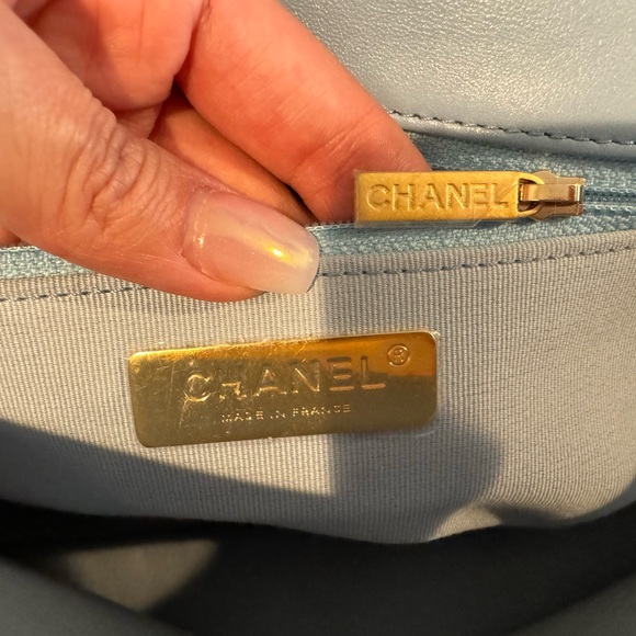 ❌ SOLD ❌ Chanel 19 Large ( 2021 )💲7️⃣0️⃣0️⃣0️⃣ - Picture 12 of 16